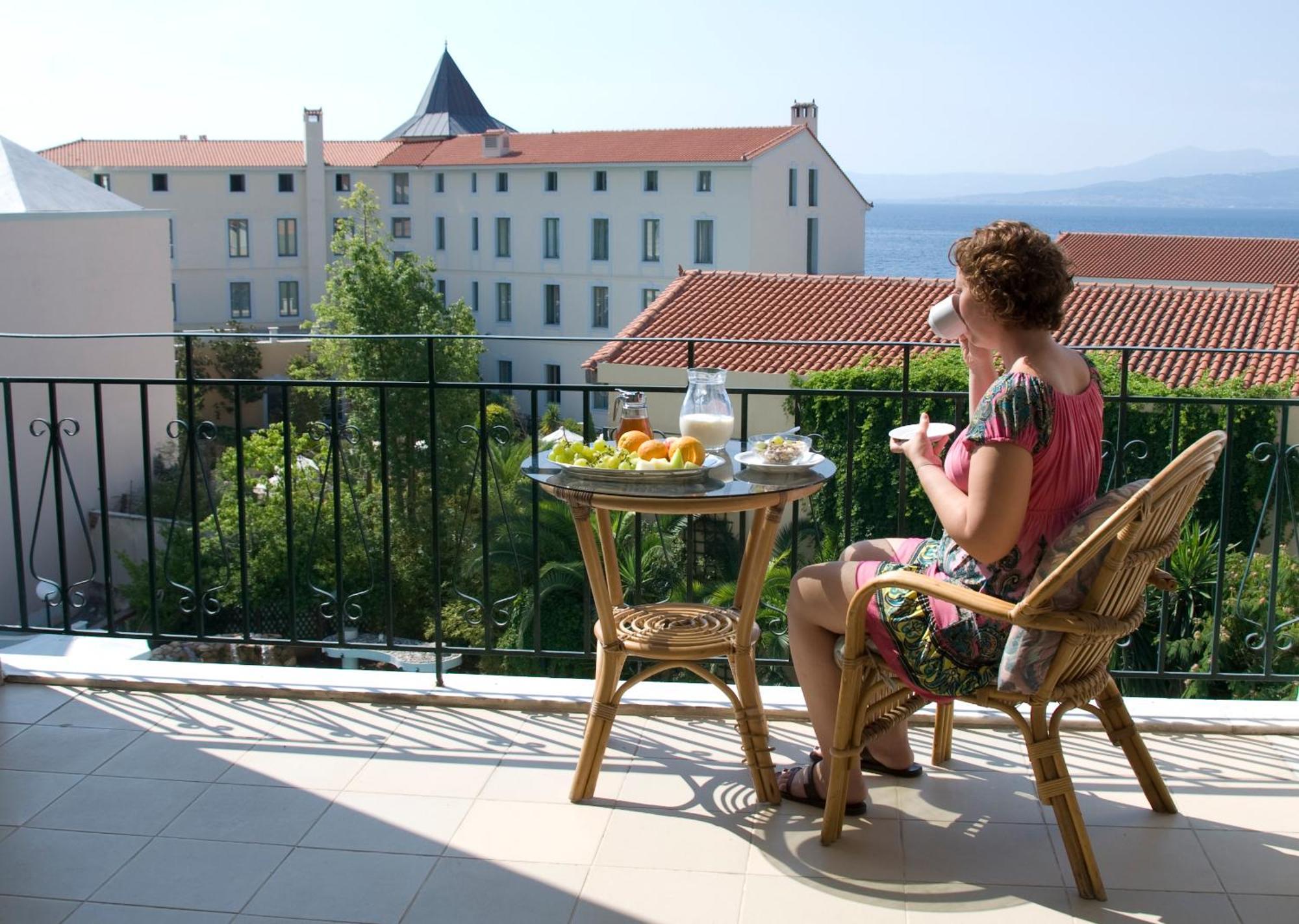 Kentrikon Hotel & Spa Лутра-Эдипсу Экстерьер фото